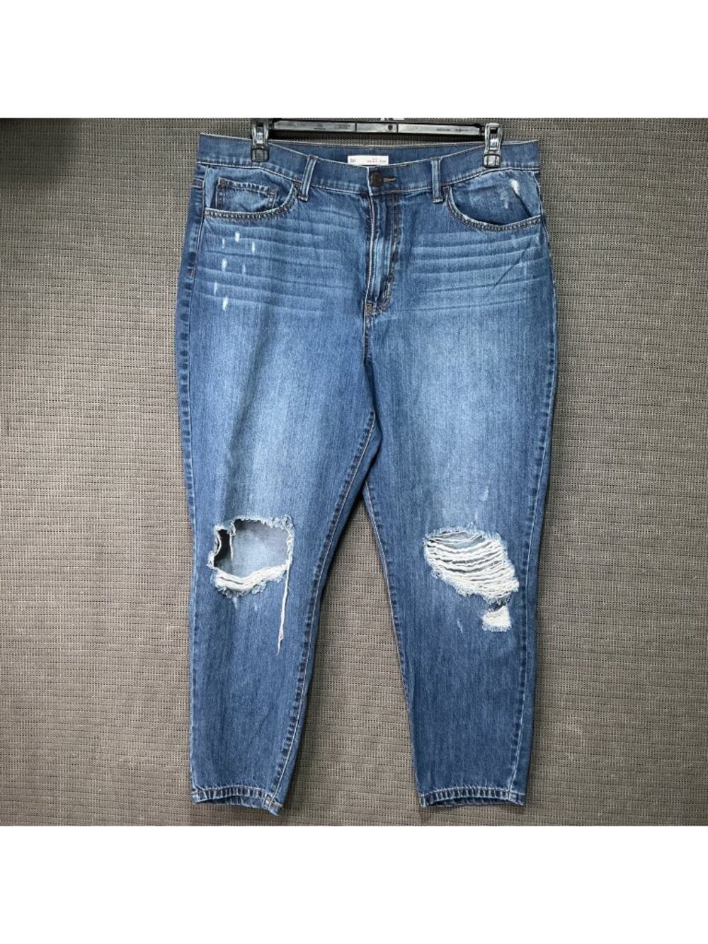 Sol High Rise Distressed Mom Jeans 17/34W Medium Wash With Ripped Knees